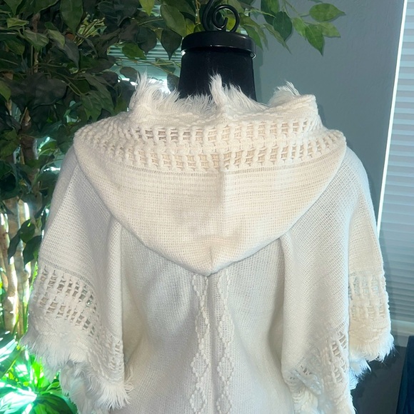 ❣️Eloise Hooded Poncho with Frayed Fringe - Cream - Picture 7 of 8